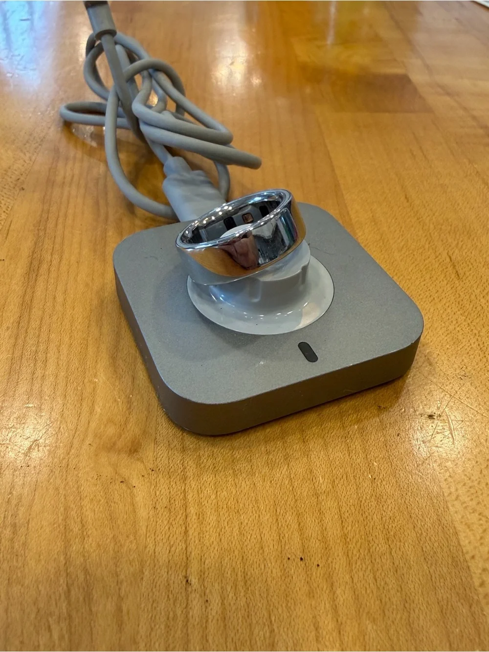 Oura Ring 4 Smart Ring -size 8 - Silver Titanium (Original Charger Included)